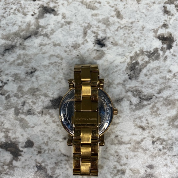 Michael kors gold watch. - Picture 2 of 3